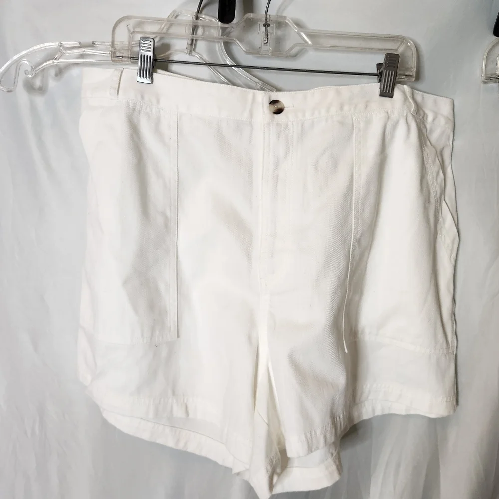 Universal Thread High Rise White Shorts - 17